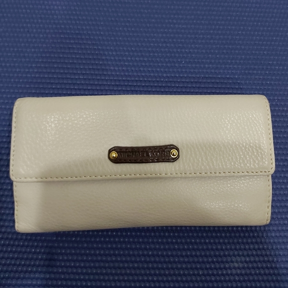 Michael Kors Wallet - Picture 2 of 3